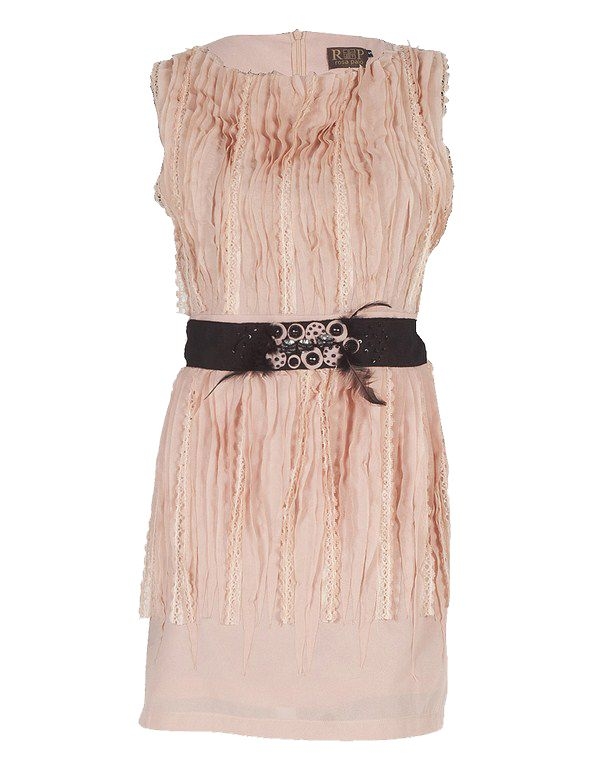 Vestido Rosa Cinturon pluma silueta